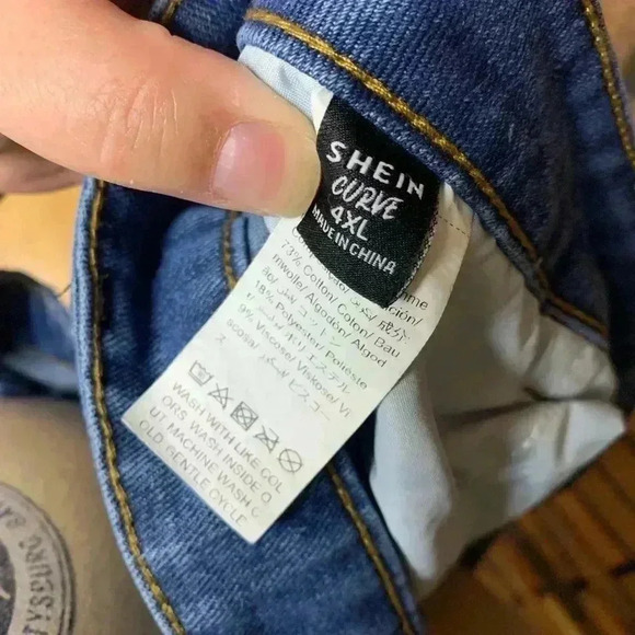 SHEIN Curve Women’s Jeans - Picture 3 of 3